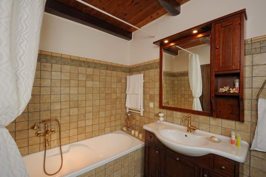 فيلا Stone House With Sea View Achlia المظهر الخارجي الصورة